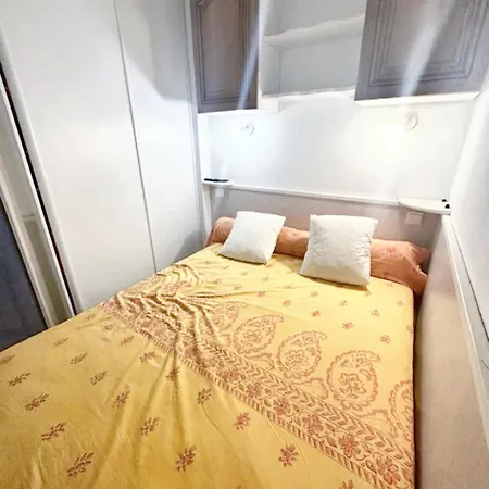 Appartement Studio A A 200 M De La