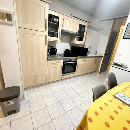Appartement Studio A A 200 M De La